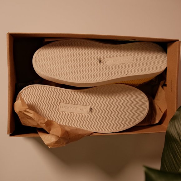 New Lucky Brand Sunny Yellow Knit Luika Shoes Size 7 - Picture 4 of 4